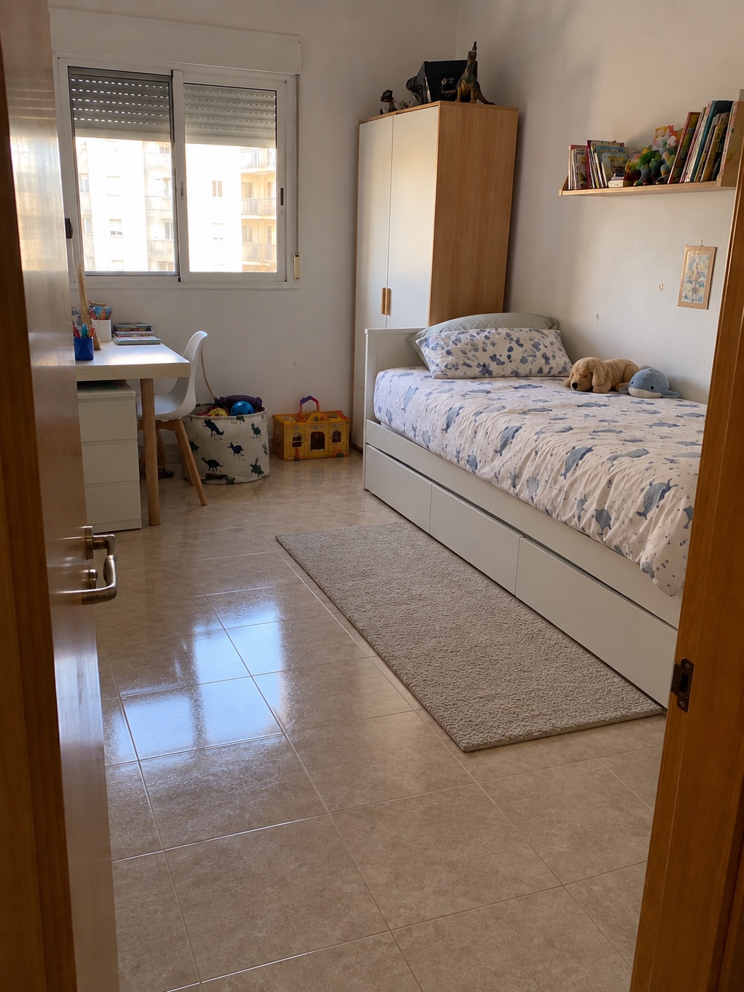 Dormitorio infantil después de la limpieza