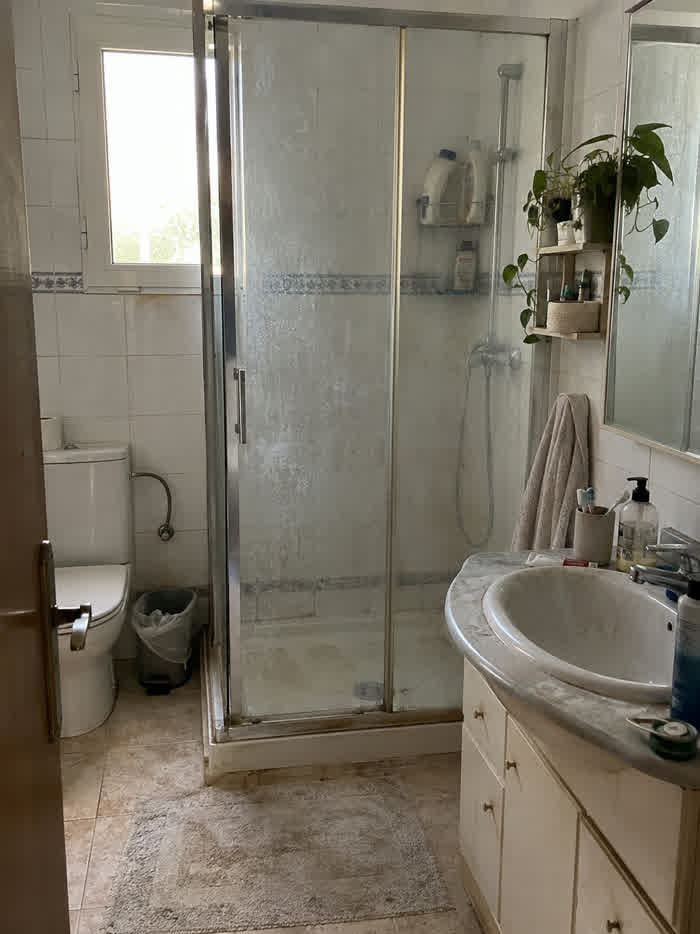 Baño antes de la limpieza